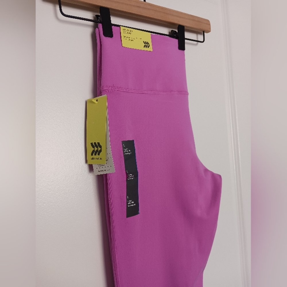 NWT All In Motion - Ultra High-Rise Flare Leggings - Picture 4 of 9